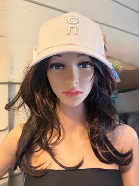 On Running Cream Curved-Brim Cap